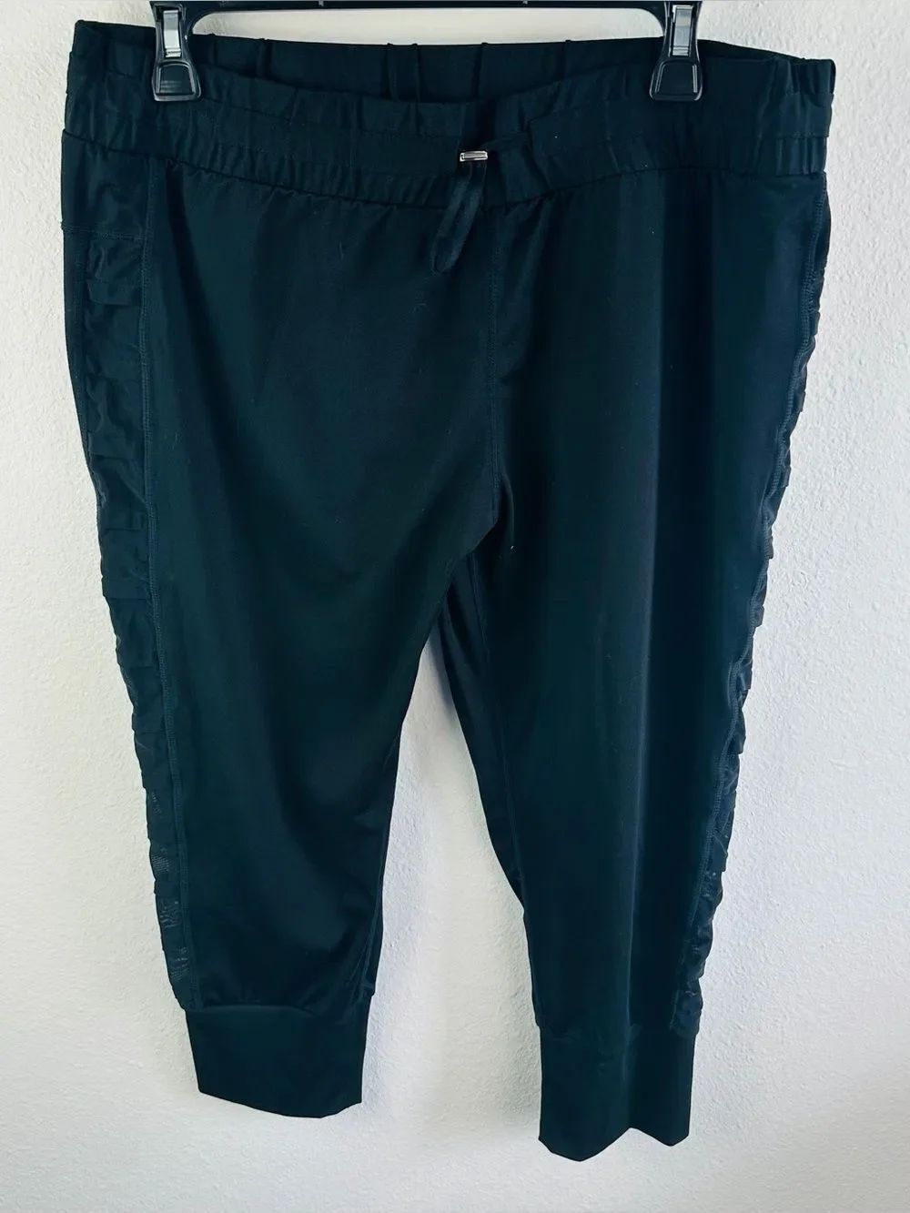 Fabletics Black Mesh Detail Crop Joggers Size XL